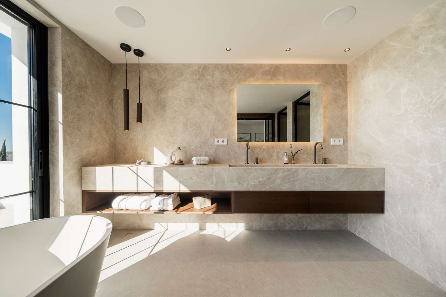 Exceptionell, helrenoverad villa i Nueva Andalucía, Marbella!