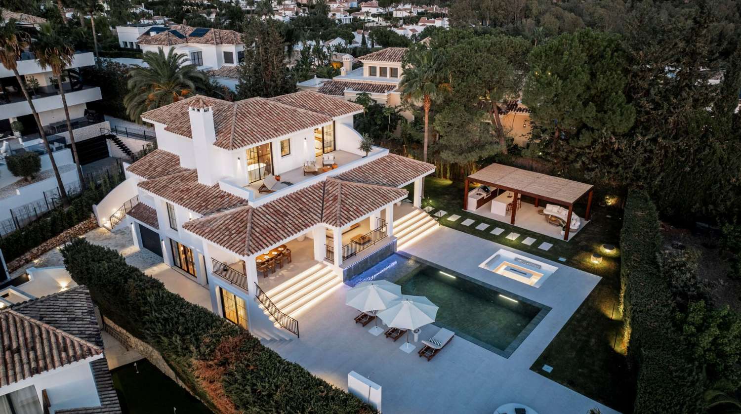 Exceptionell, helrenoverad villa i Nueva Andalucía, Marbella!