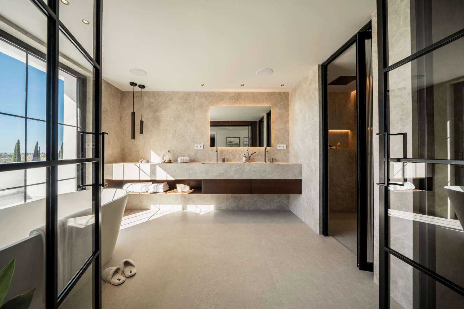 Exceptionell, helrenoverad villa i Nueva Andalucía, Marbella!