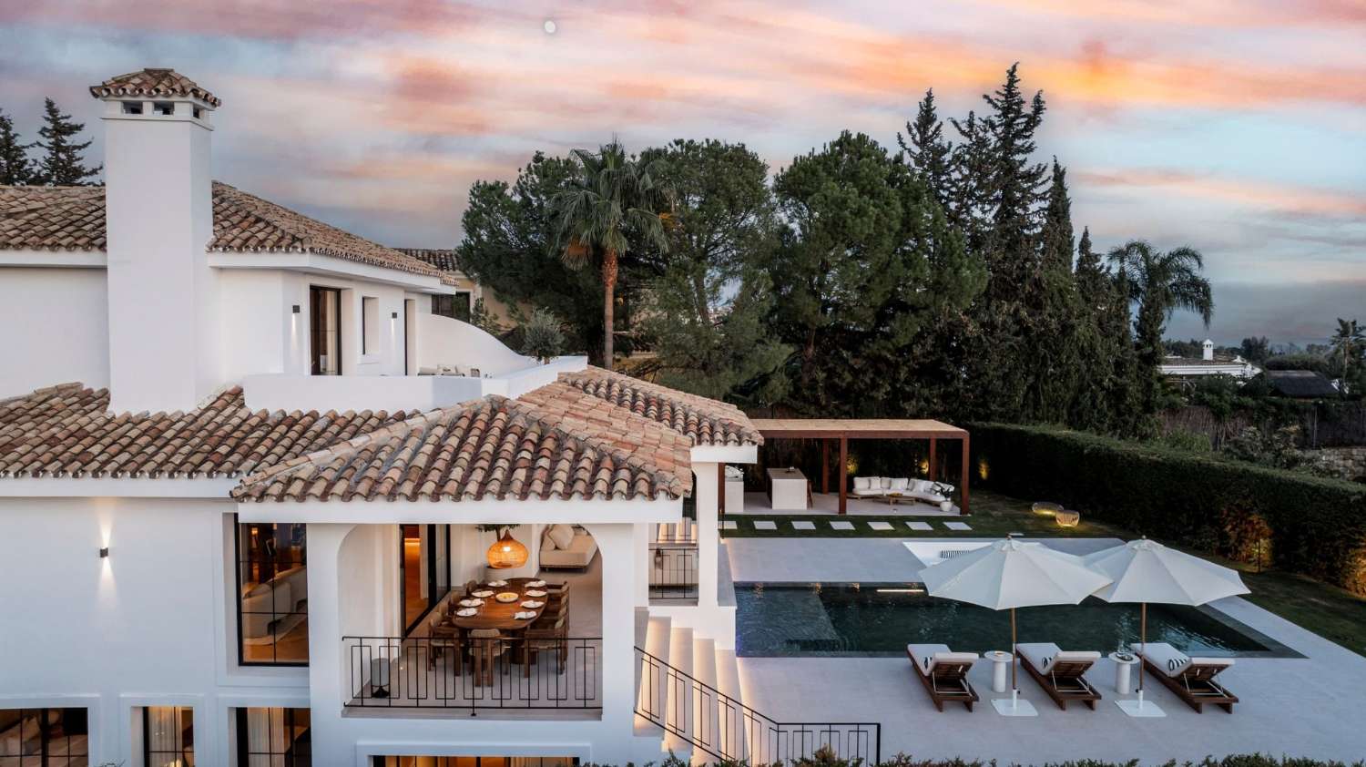 Exceptionell, helrenoverad villa i Nueva Andalucía, Marbella!