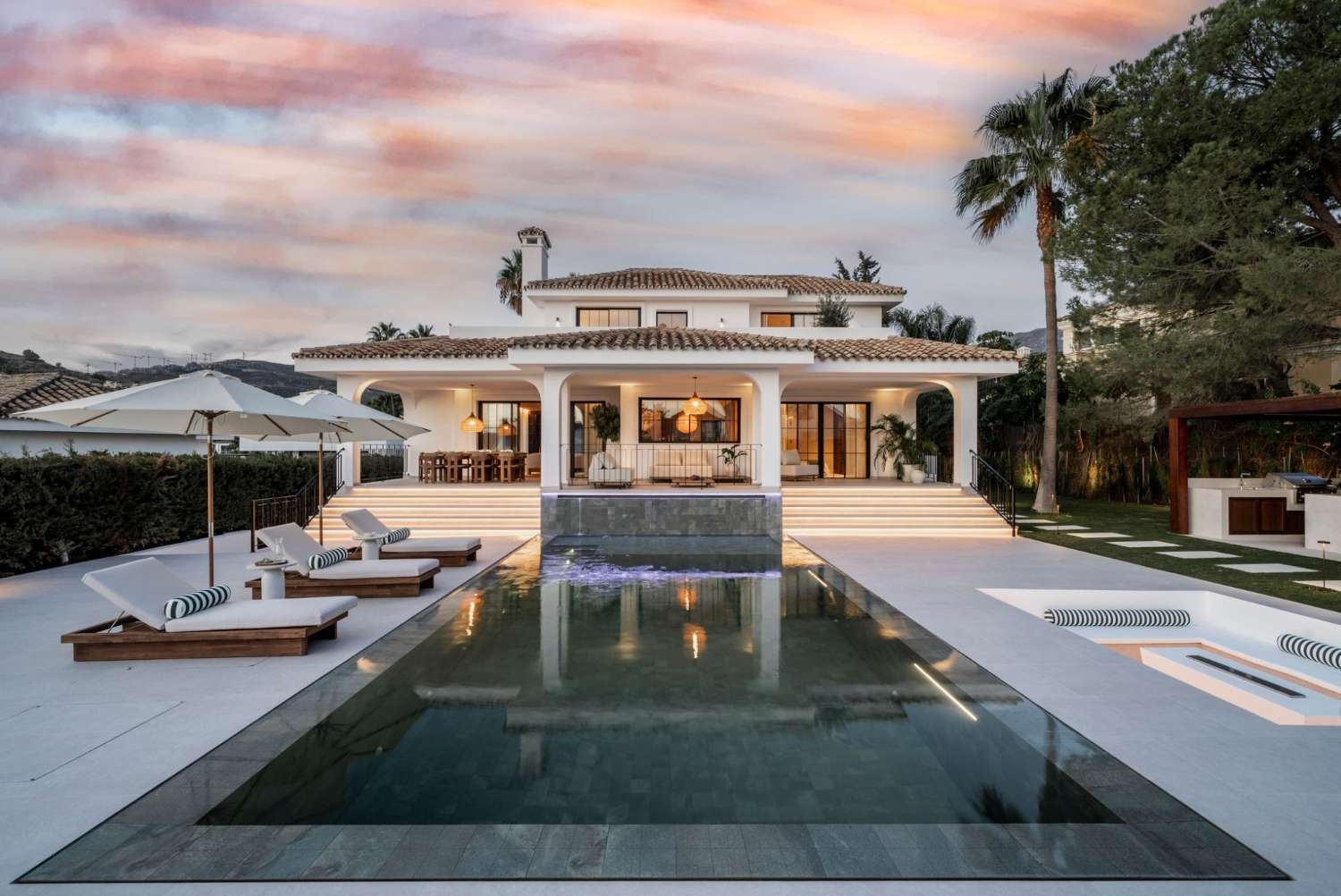 Exceptionell, helrenoverad villa i Nueva Andalucía, Marbella!