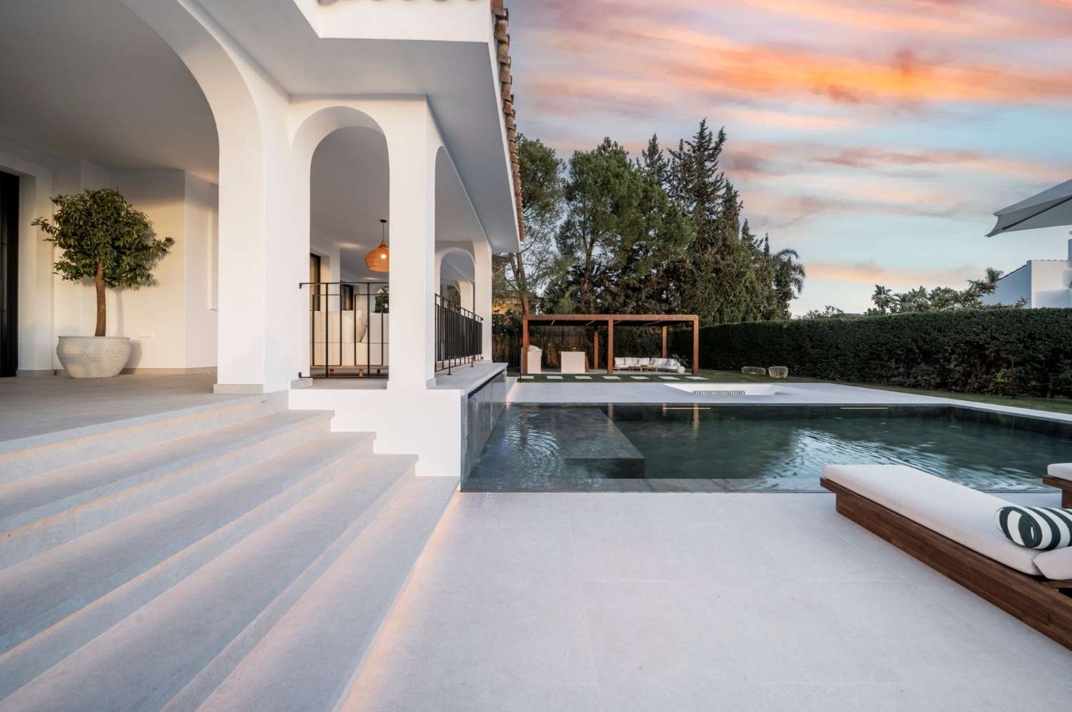 Exceptionell, helrenoverad villa i Nueva Andalucía, Marbella!