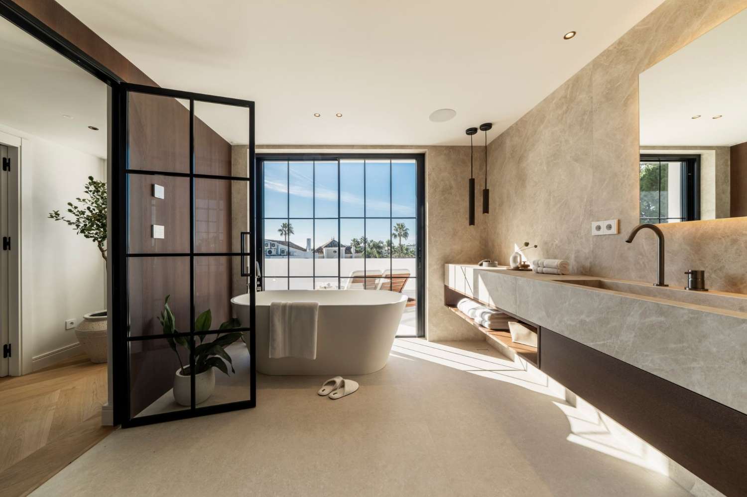 Exceptionell, helrenoverad villa i Nueva Andalucía, Marbella!