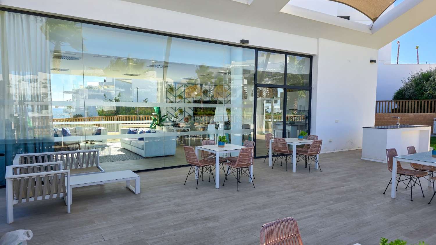 Hermoso ático con vistas al mar en La Cala!