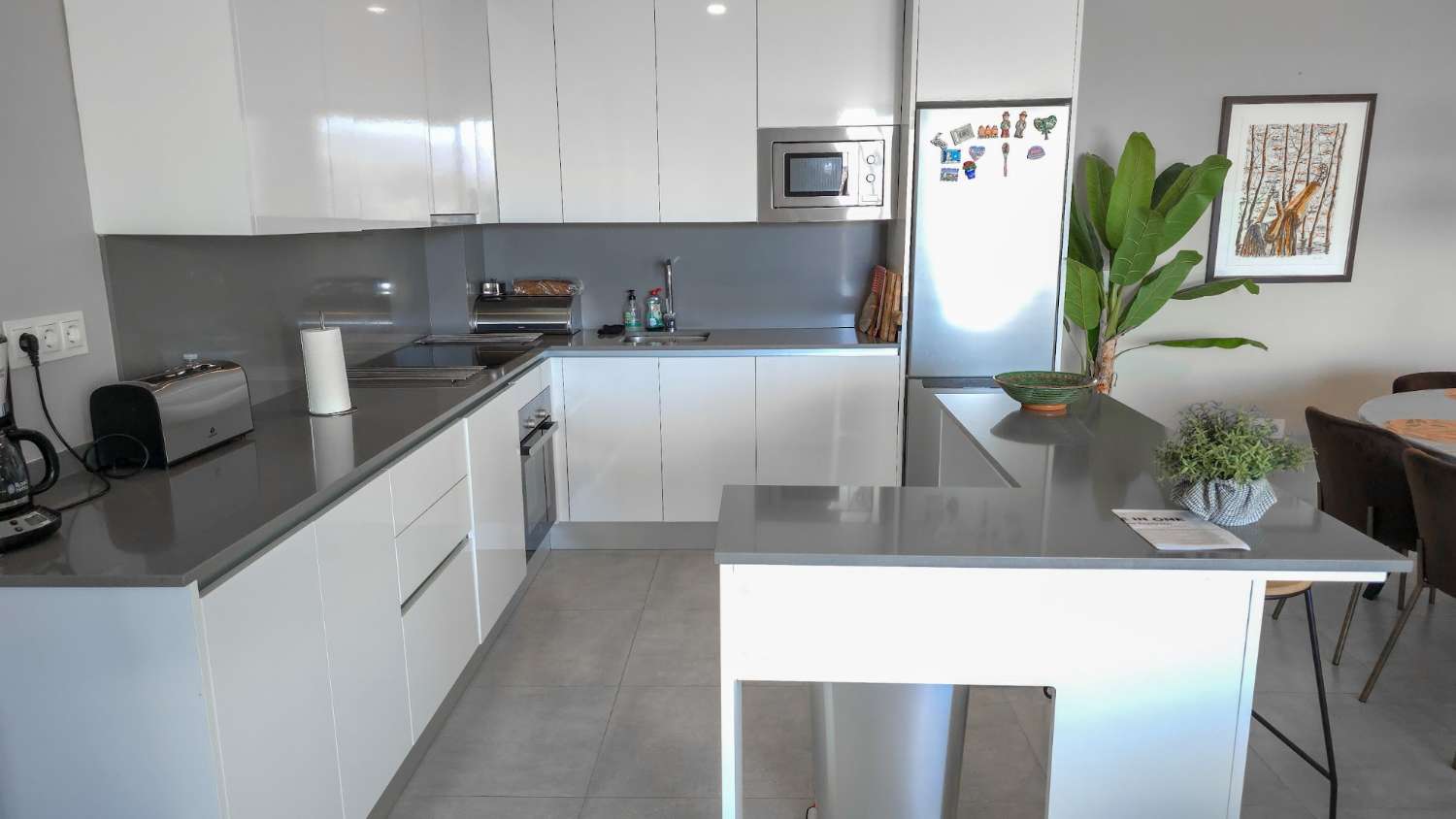 Hermoso ático con vistas al mar en La Cala!