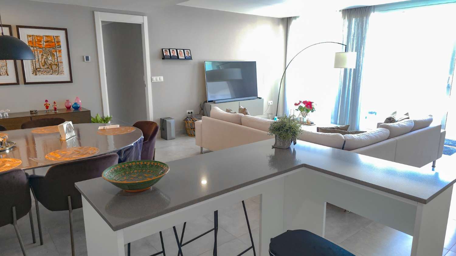 Hermoso ático con vistas al mar en La Cala!