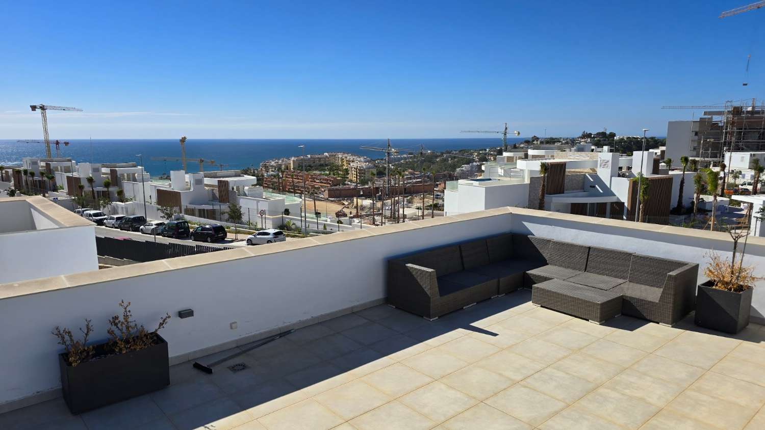 Hermoso ático con vistas al mar en La Cala!