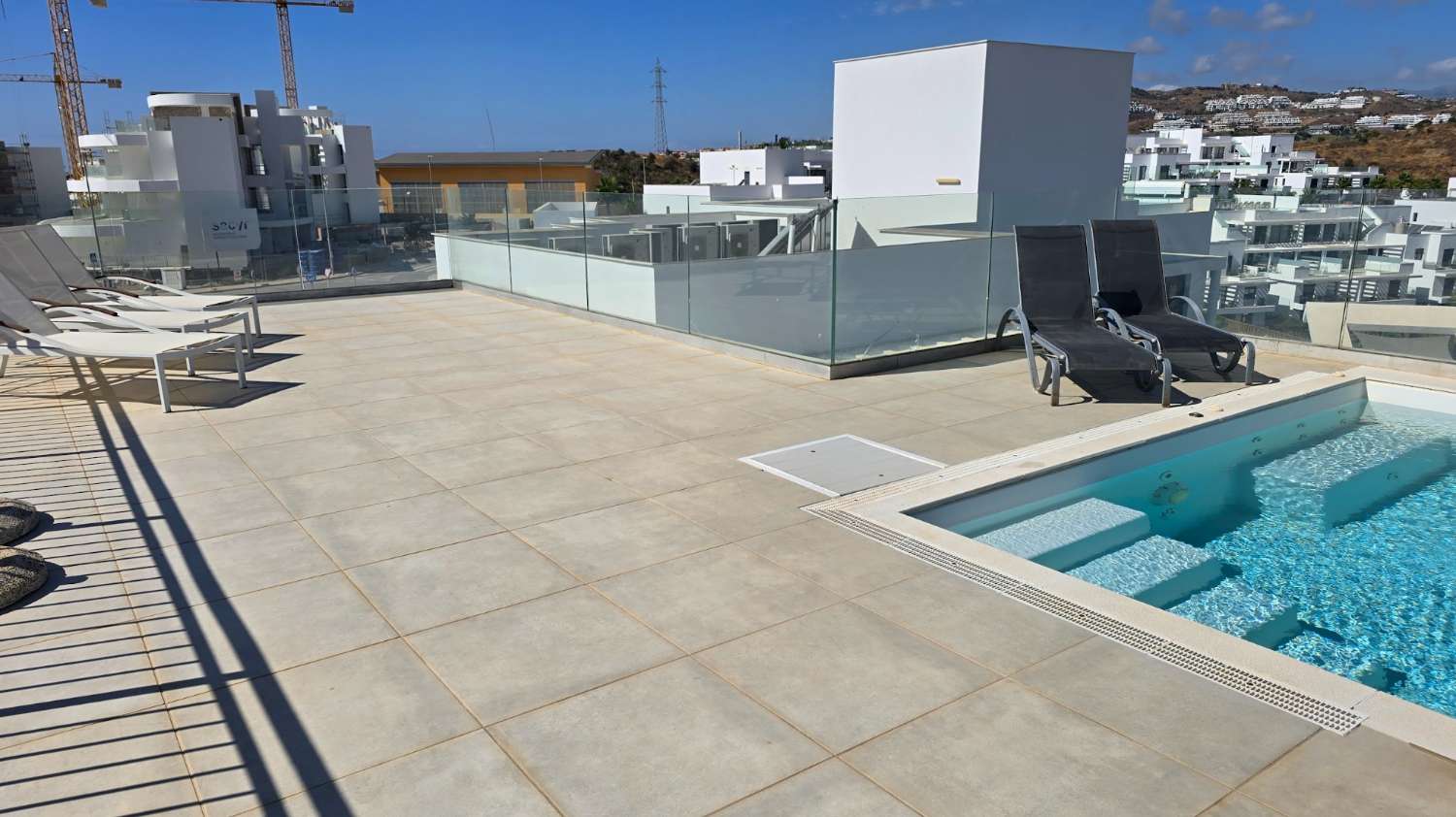 Hermoso ático con vistas al mar en La Cala!