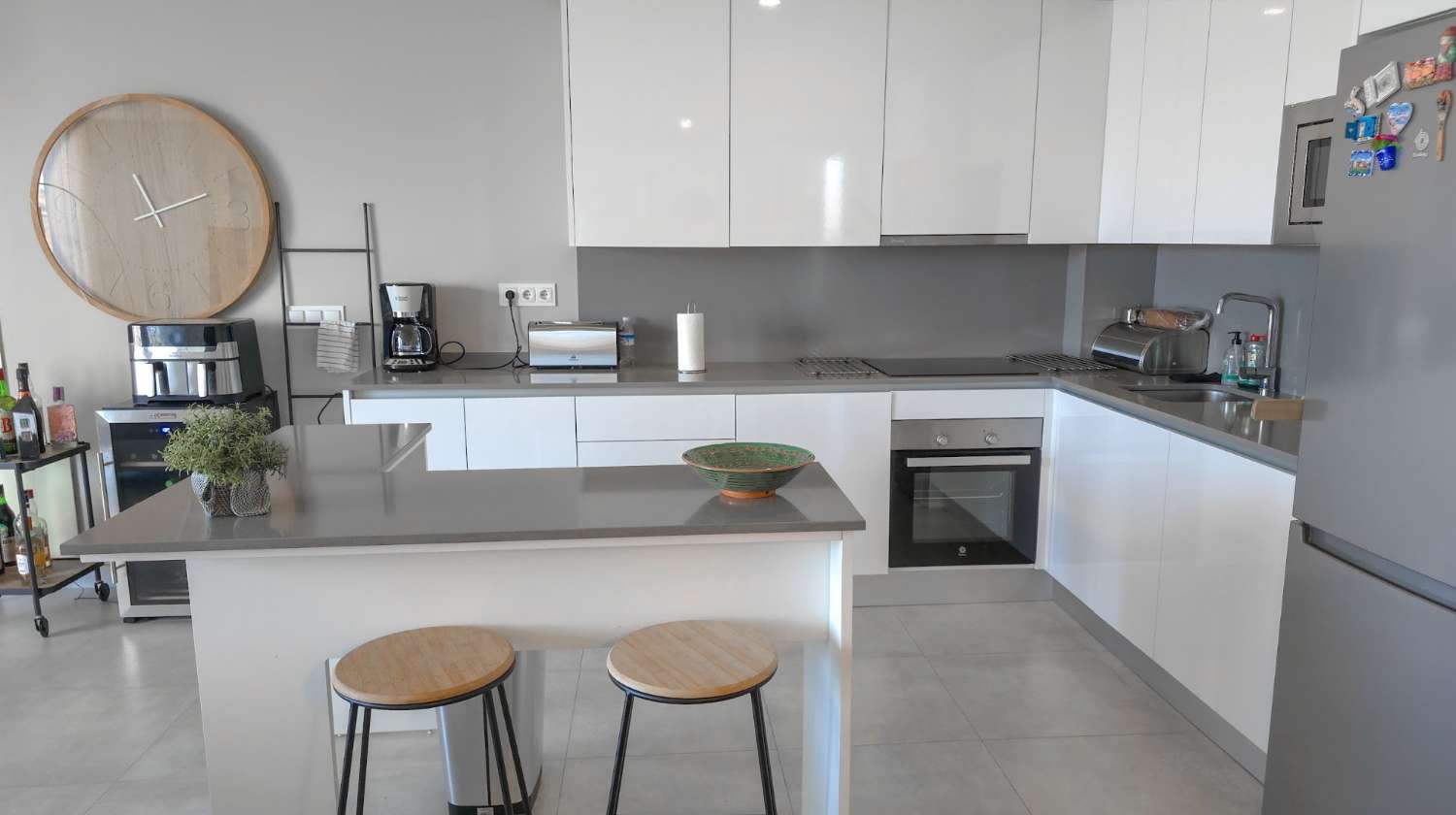 Hermoso ático con vistas al mar en La Cala!