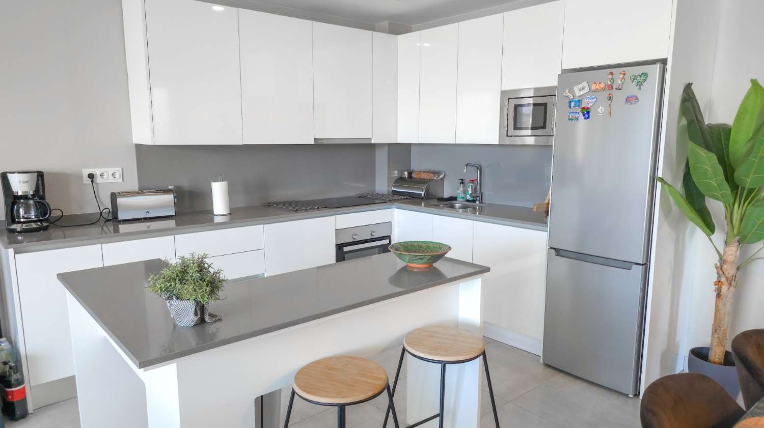 Hermoso ático con vistas al mar en La Cala!