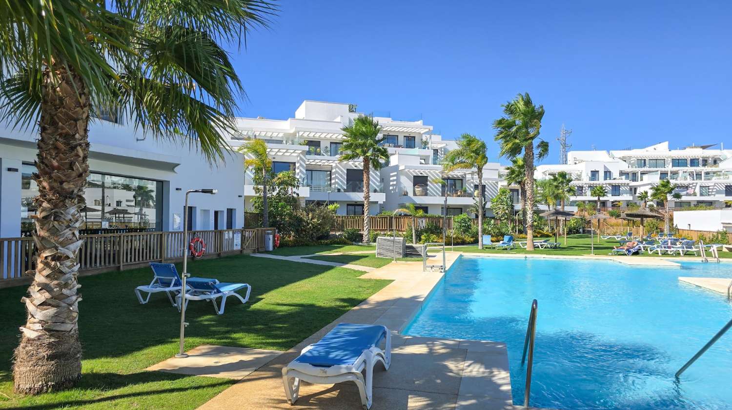 Hermoso ático con vistas al mar en La Cala!