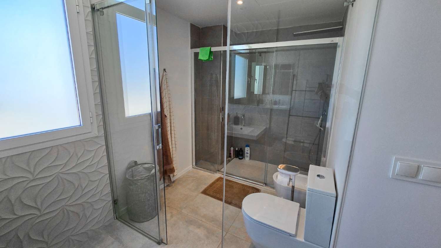 Hermoso ático con vistas al mar en La Cala!