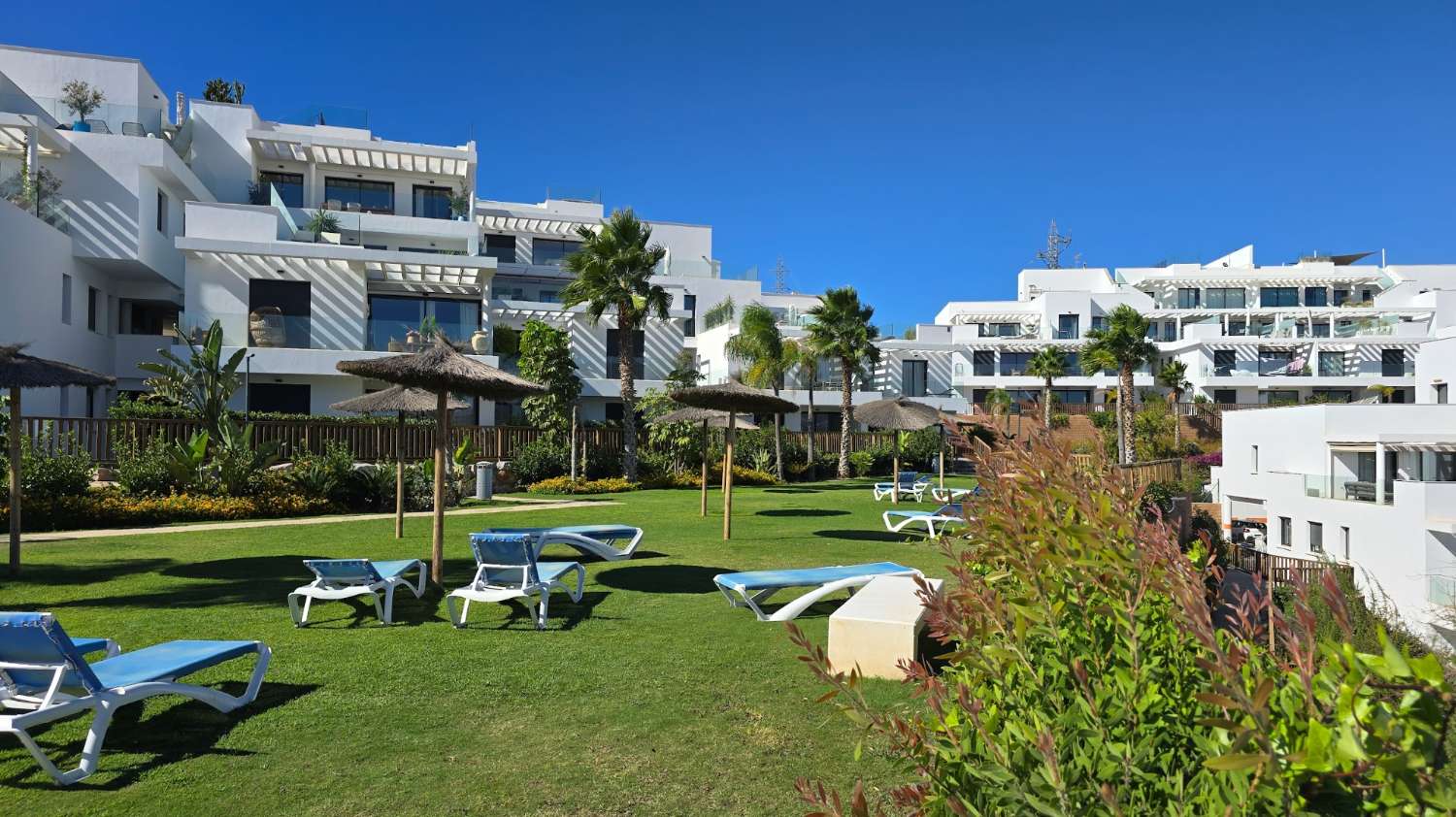 Hermoso ático con vistas al mar en La Cala!