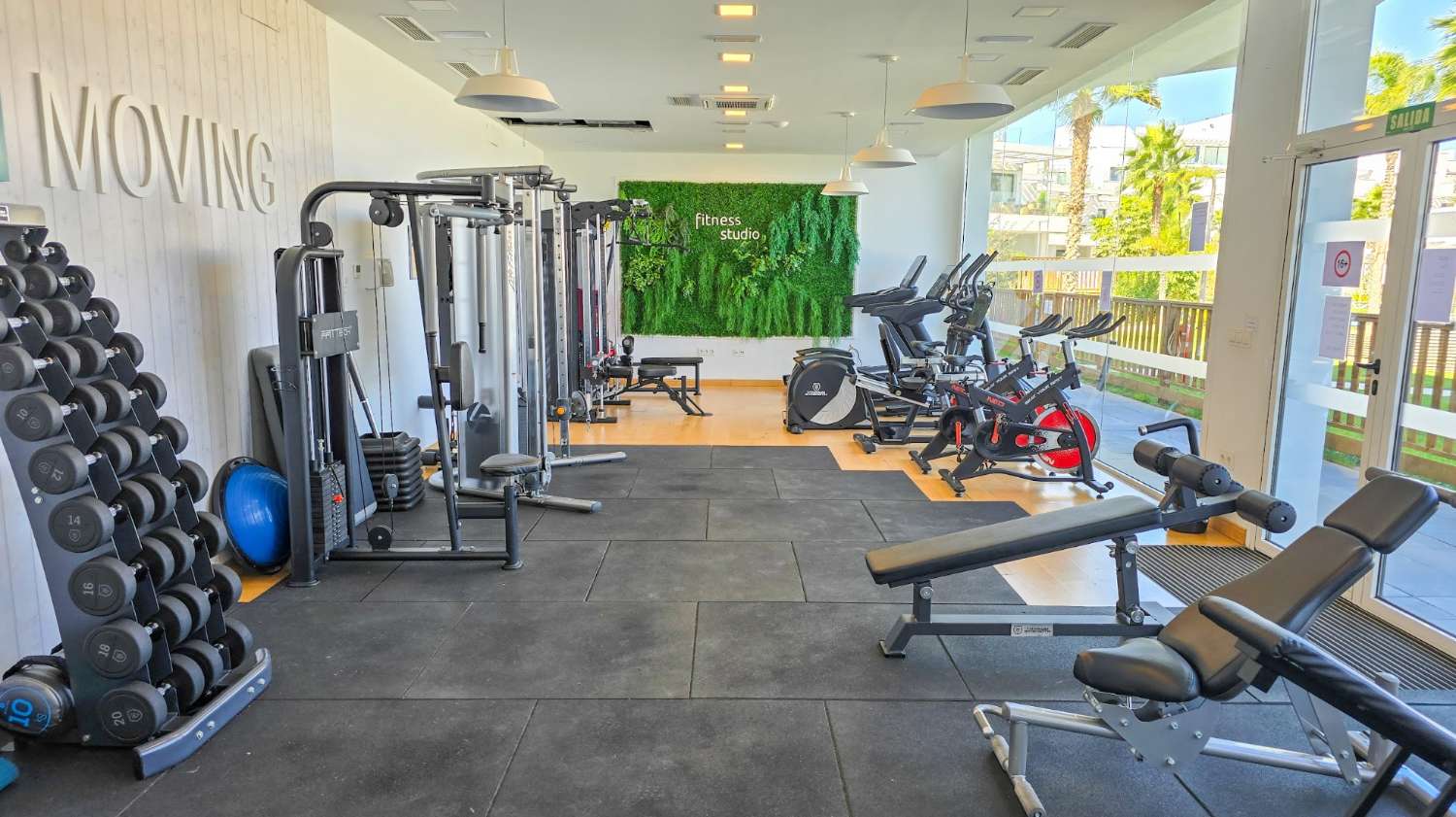 Hermoso ático con vistas al mar en La Cala!