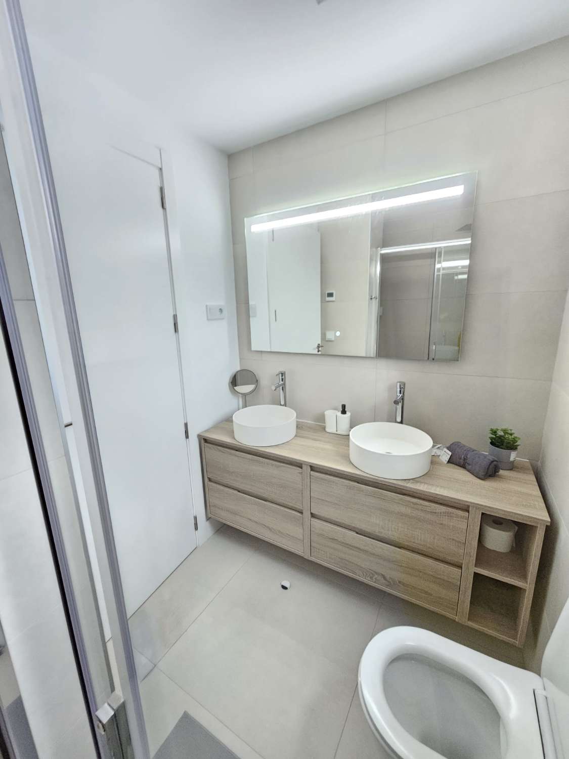 Hermoso piso nuevo con vistas al mar en Higuerón!