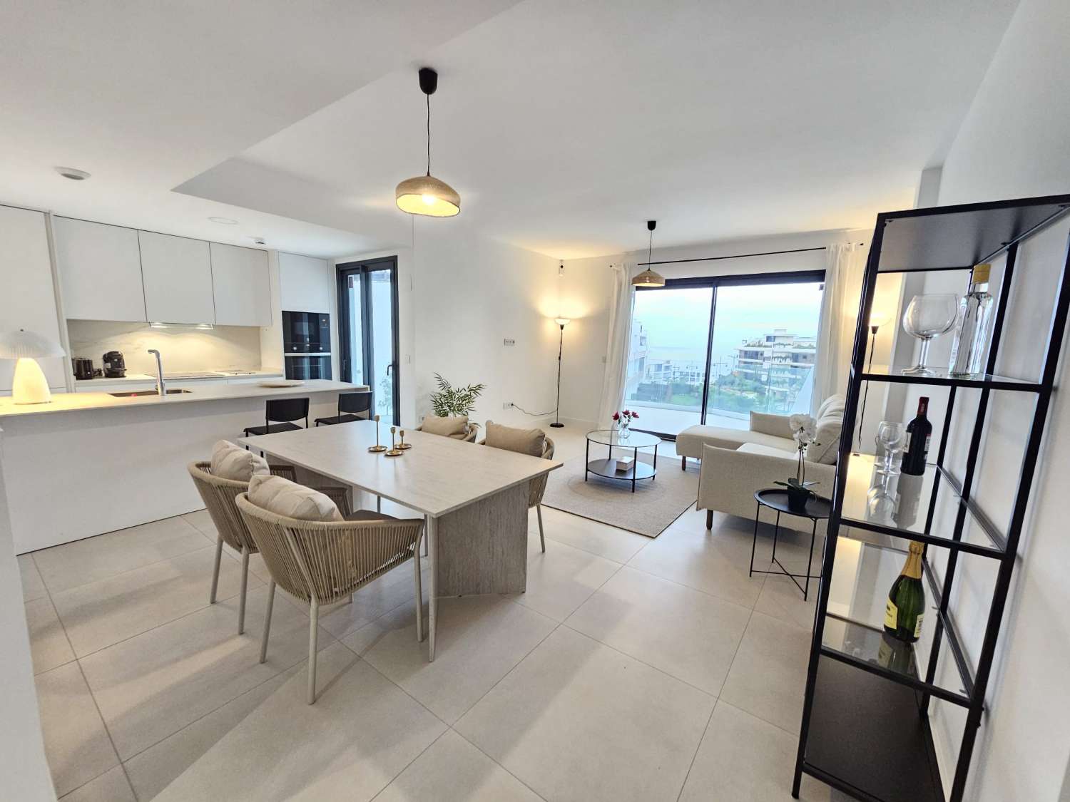 Hermoso piso nuevo con vistas al mar en Higuerón!