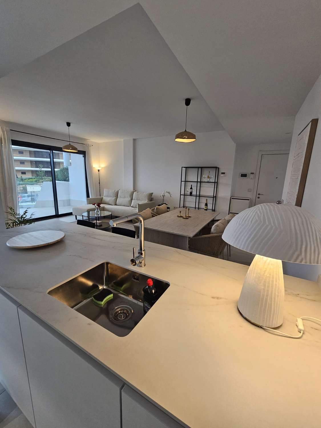 Hermoso piso nuevo con vistas al mar en Higuerón!