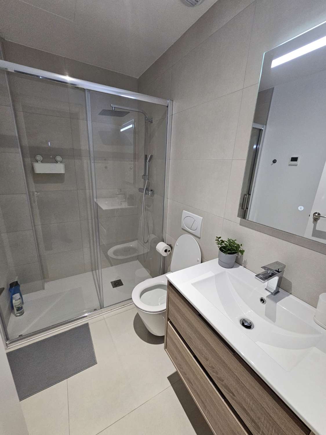 Hermoso piso nuevo con vistas al mar en Higuerón!