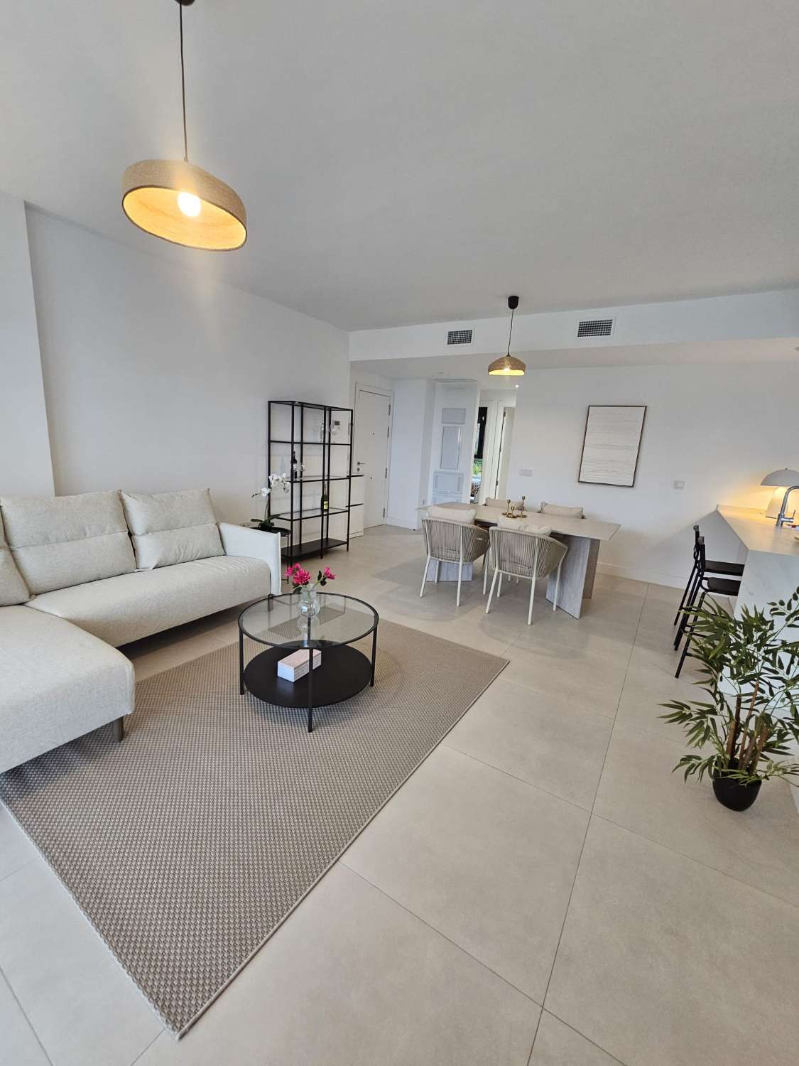 Hermoso piso nuevo con vistas al mar en Higuerón!