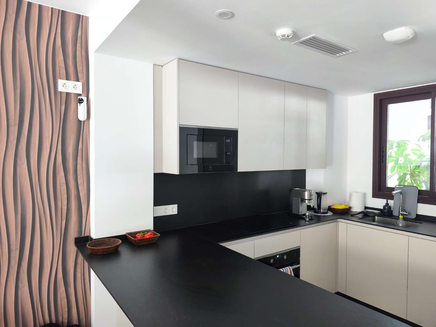 Hermoso apartamento con jardín privado en Las Loma del Higuerón!