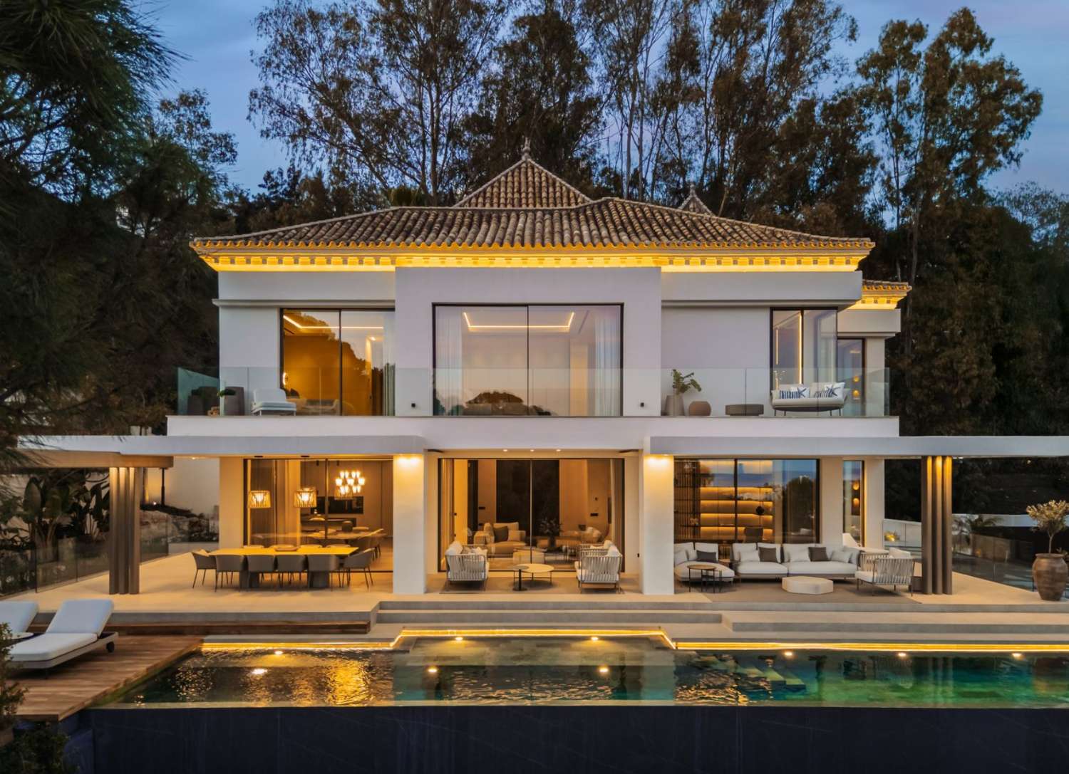 Hermosa villa de lujo con vistas al mar en La Quinta!