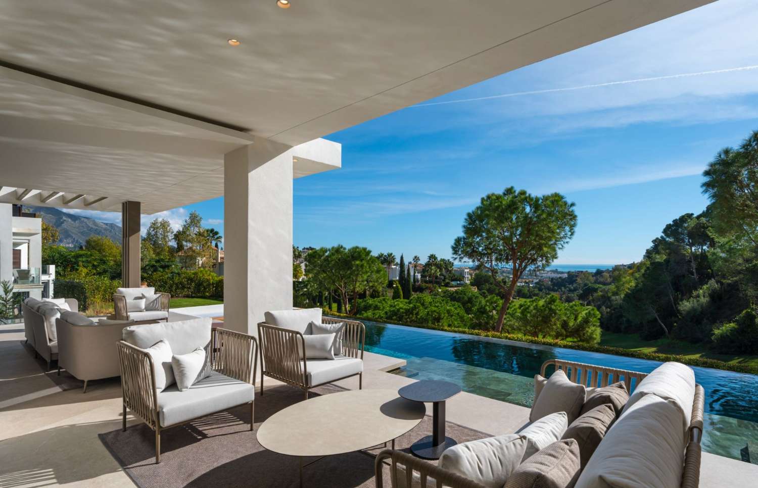 Hermosa villa de lujo con vistas al mar en La Quinta!