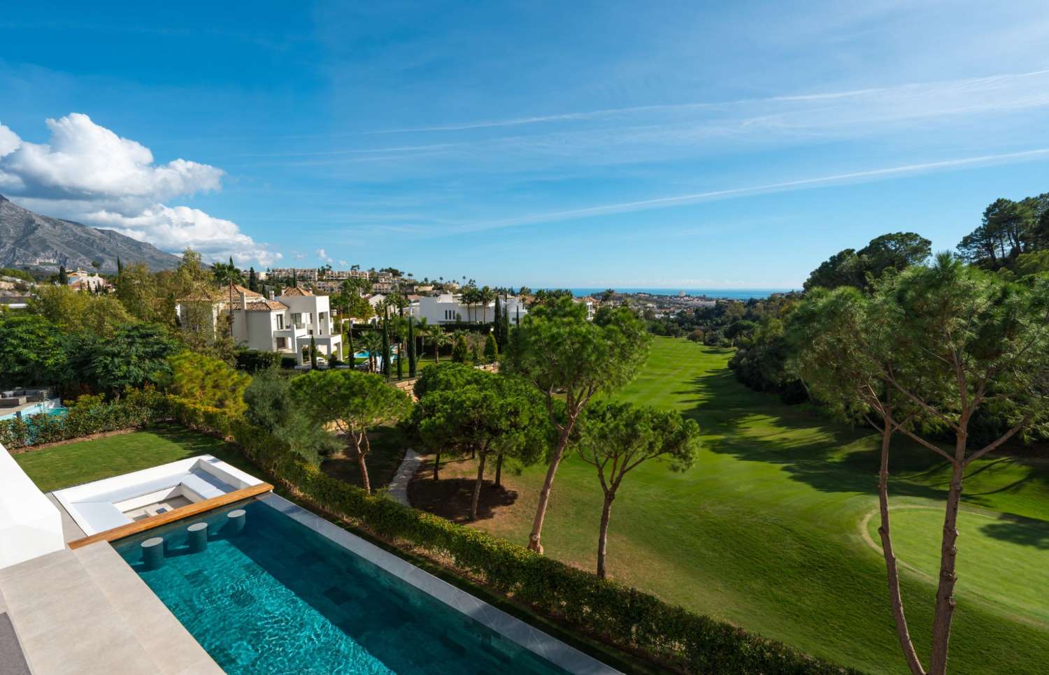 Hermosa villa de lujo con vistas al mar en La Quinta!