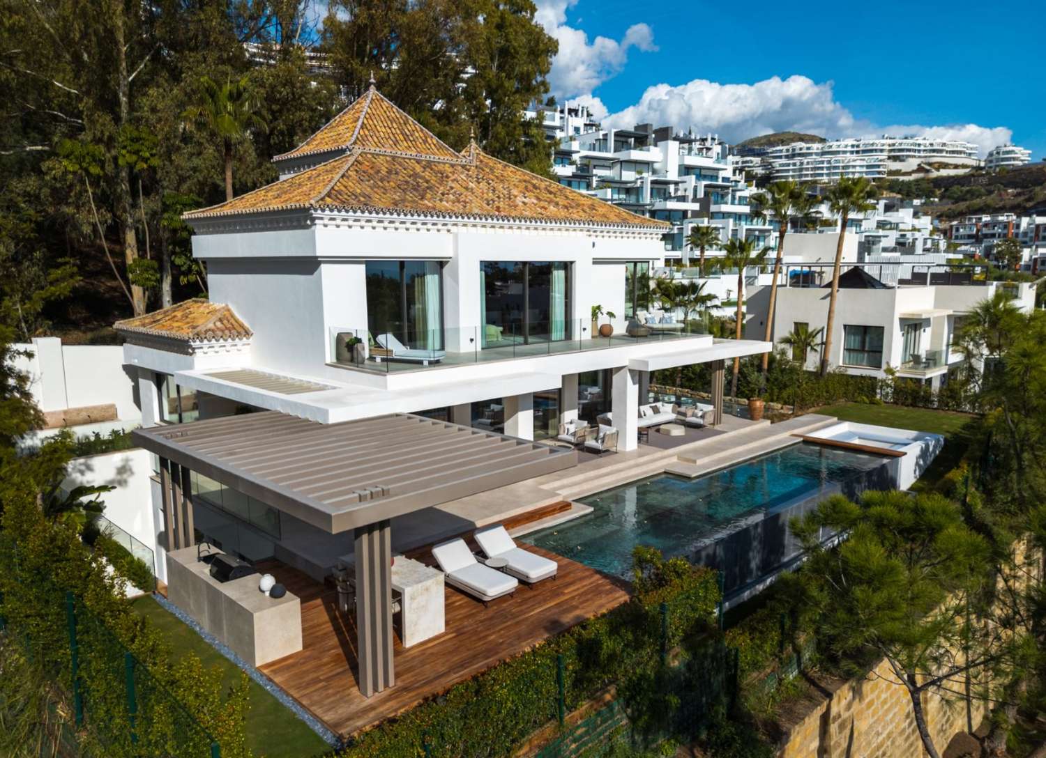 Hermosa villa de lujo con vistas al mar en La Quinta!